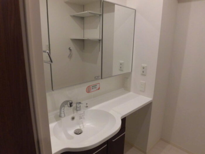 フロレゾン A棟の洗面所|広い洗面スペースです★