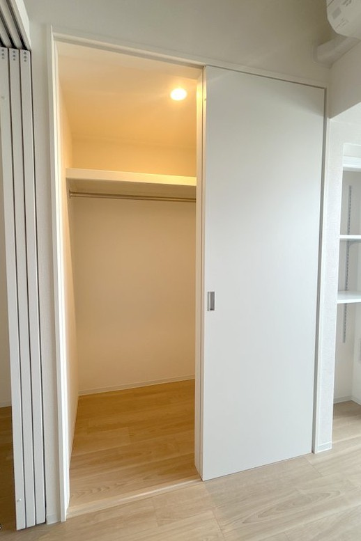 セレニテ東梅田アリエ　仲介手数料無料の収納
