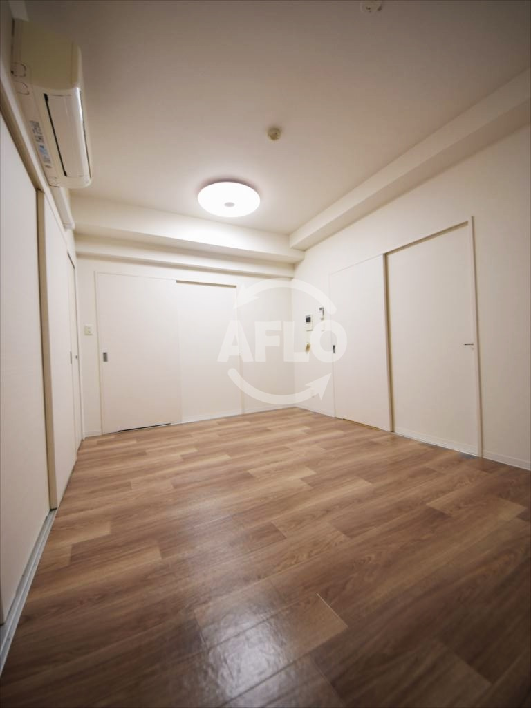 アモーレ本町ウエスト　明治小学校区の居間・リビング|AMORE HOMMACHI WEST（アモーレホンマチウエスト）　洋室