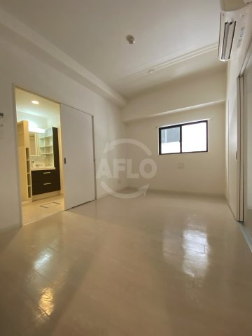 アモーレ本町ウエスト　明治小学校区の居間・リビング|AMORE HOMMACHI WEST（アモーレホンマチウエスト）　洋室