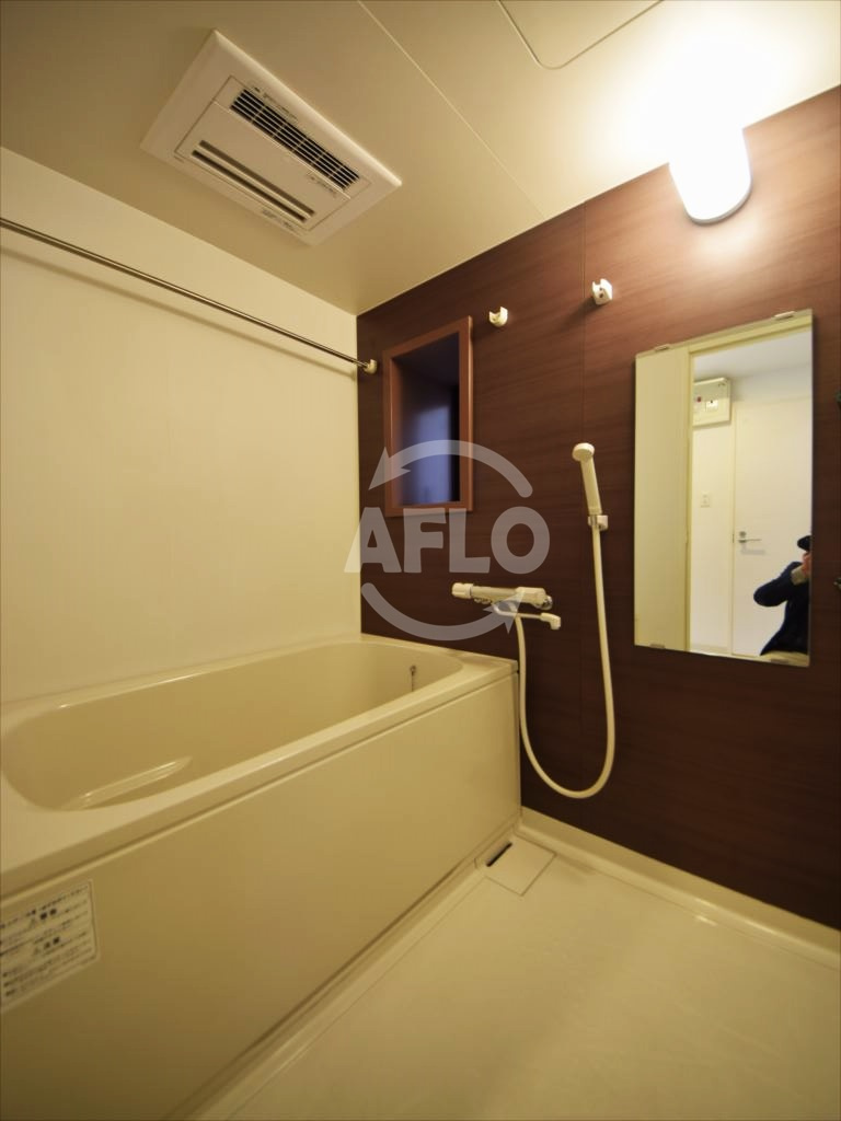 アモーレ本町ウエスト　明治小学校区の浴室|AMORE HOMMACHI WEST（アモーレホンマチウエスト）　浴室換気乾燥暖房機付バスルーム