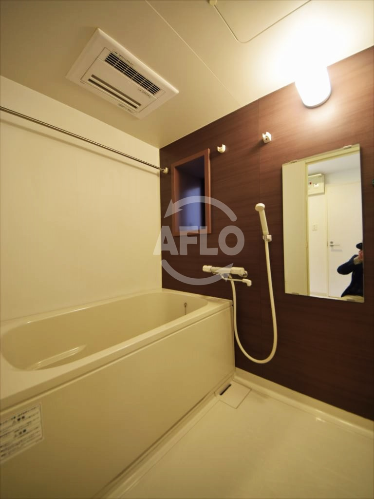 アモーレ本町ウエスト　明治小学校区の浴室|AMORE HOMMACHI WEST（アモーレホンマチウエスト）　浴室換気乾燥暖房機付バスルーム