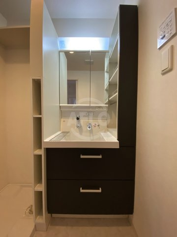 アモーレ本町ウエスト　明治小学校区の独立洗面台|AMORE HOMMACHI WEST（アモーレホンマチウエスト）　独立洗面化粧台