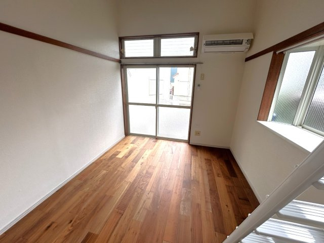伊勢原市石田のアパートの居間・リビング