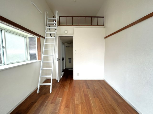 伊勢原市石田のアパートの洋室