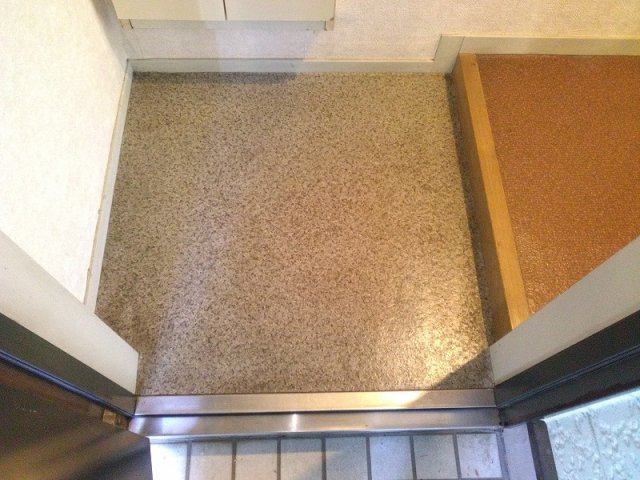 レオパレス古賀の玄関