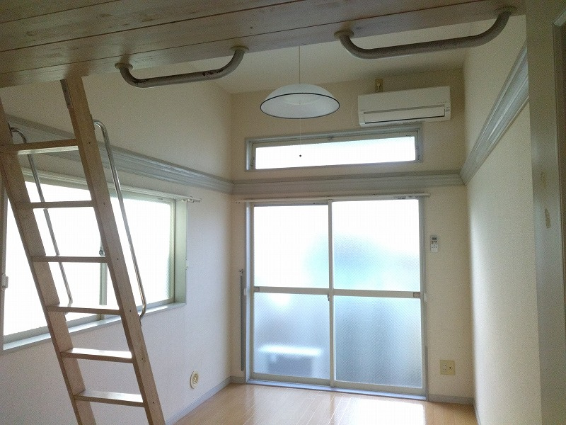 レオパレス古賀の居間・リビング