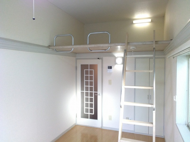 レオパレス古賀の洋室