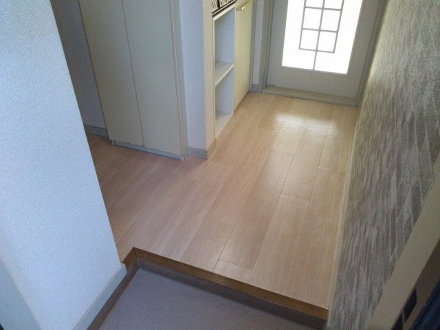 レオパレス古賀の玄関