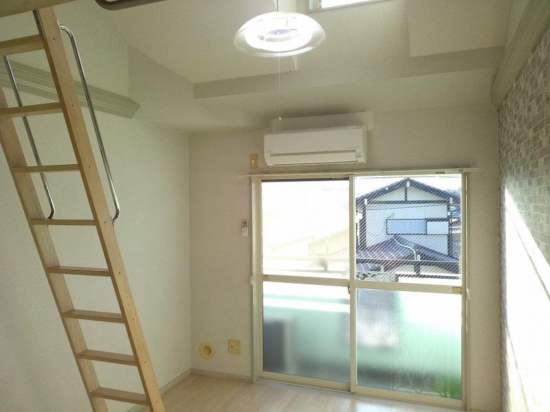 レオパレス古賀の居間・リビング