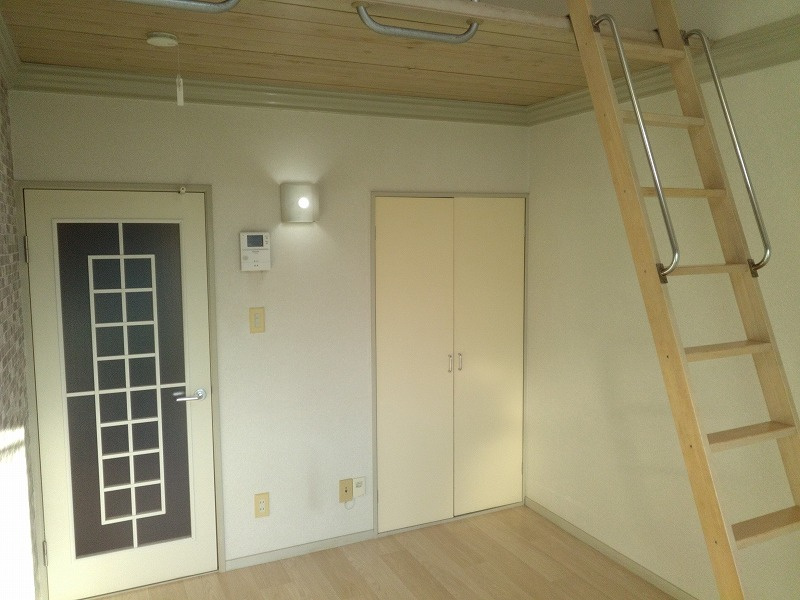 レオパレス古賀の洋室