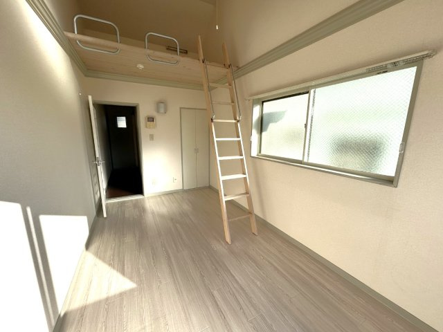 レオパレス古賀の洋室