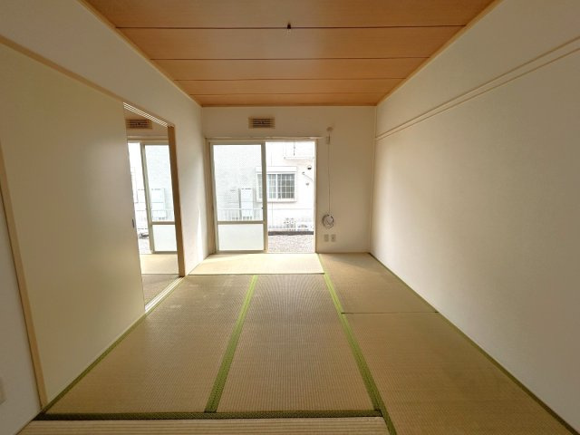 サンライフ川口の居間・リビング