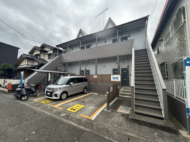 厚木市妻田西２丁目のアパートの外観