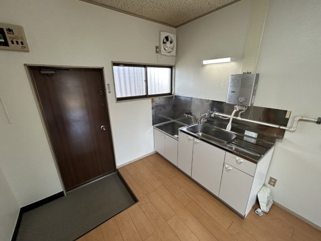 厚木市下荻野のアパートの玄関