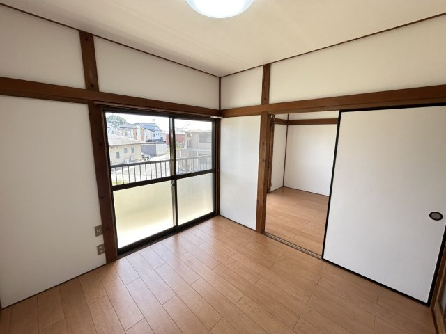 厚木市下荻野のアパートの居間・リビング