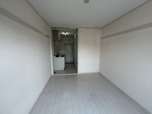 ハイツリーの洋室