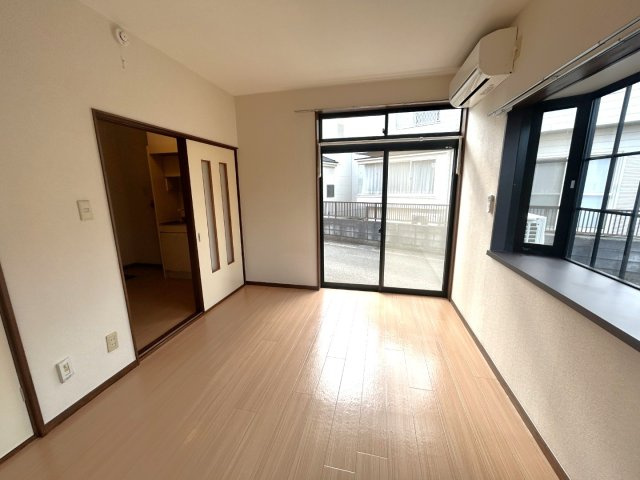 ベルメゾン三田の居間・リビング