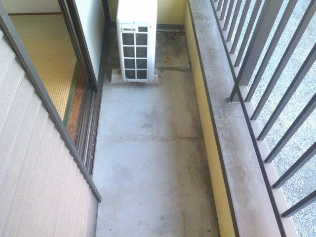 厚木市温水のアパートのバルコニー