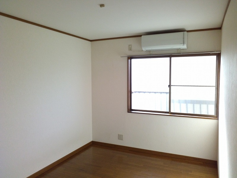 厚木市温水のアパートの洋室