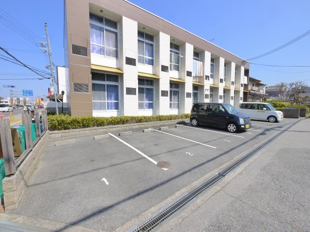 レオパレスＲ１６９ＳＡＫＵＲＡＩの駐車場|駐車場があります