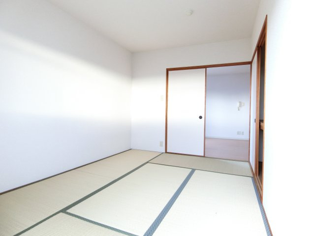 ラフィーネ壱番館の和室