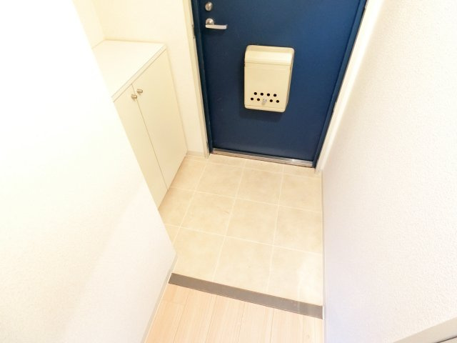 ラフィーネ壱番館の玄関