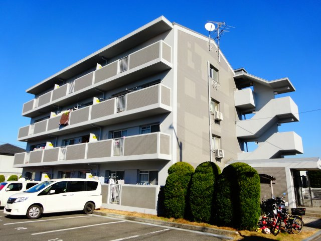 ラフィーネ壱番館の駐車場