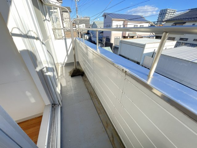 早川（粕壁）貸家のバルコニー