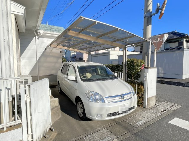 早川（粕壁）貸家の駐車場