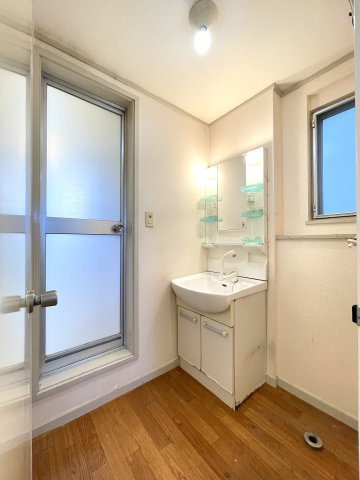 早川（粕壁）貸家の洗面所