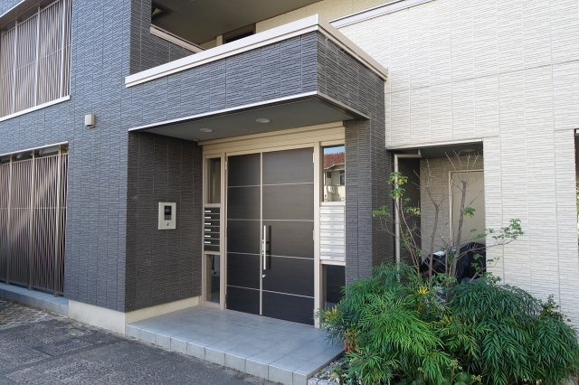 エクセラン甲子園一番町のエントランス