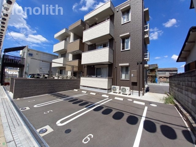 ヴィアーレ北町の駐車場