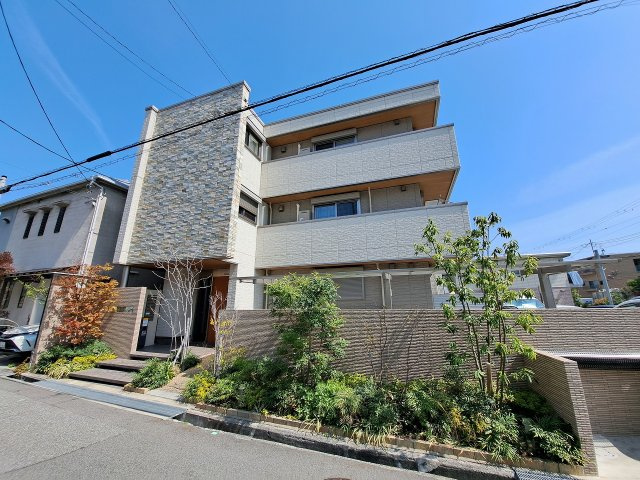 ラ　ルース甲子園の外観