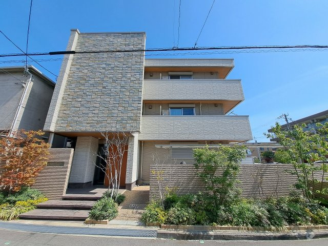 ラ　ルース甲子園の外観