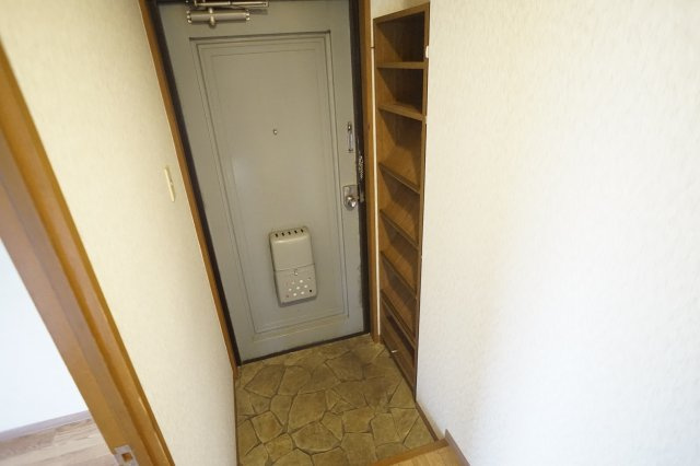 グレースコーポ東生駒の玄関