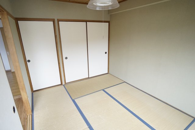 グレースコーポ東生駒の和室