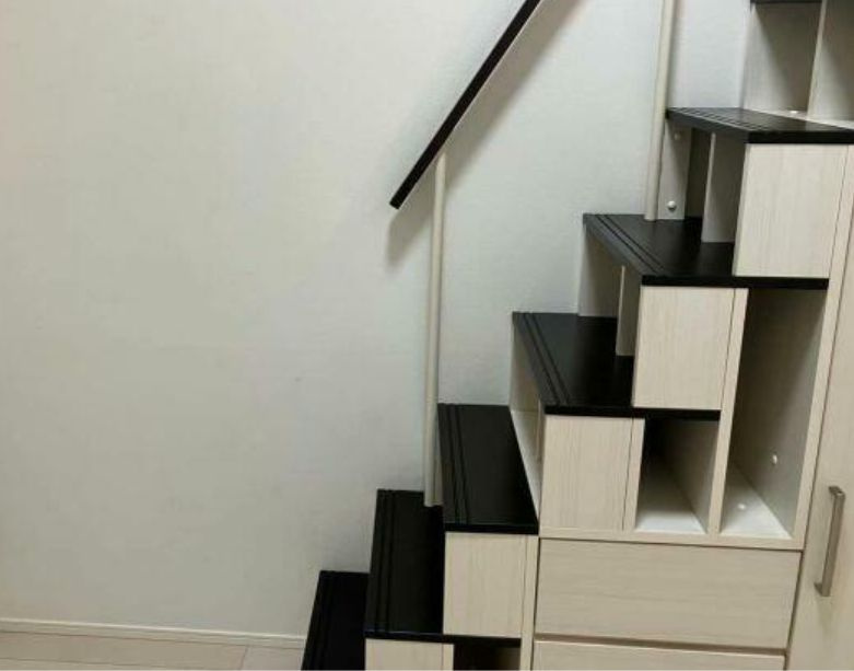 ハーモニーテラス八幡山Ⅱ(ハーモニーテラスハチマンヤマツー) の収納|ロフトへの階段はクローゼット＆小物入れ