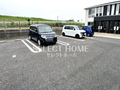 【駐車場】 | アメイジング | 駐車場があるので、車を買う予定の方も安心です