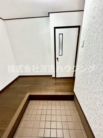 野崎１丁目一戸建の玄関