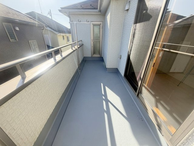 三郷市彦野1丁目　中古戸建のバルコニー|南向きバルコニーにて日当たり良好