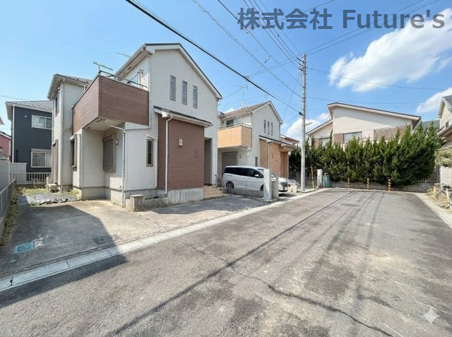 三郷市彦野1丁目　中古戸建の前面道路含む現地写真|前面道路含む現地写真です。