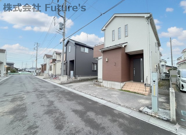 三郷市彦野1丁目　中古戸建の前面道路含む現地写真|前面道路含む現地写真です。