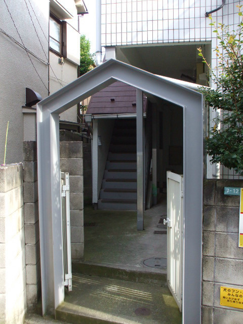 ハイツ・エクセレントのエントランス