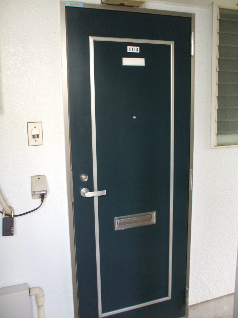 ハイツ・エクセレントの玄関