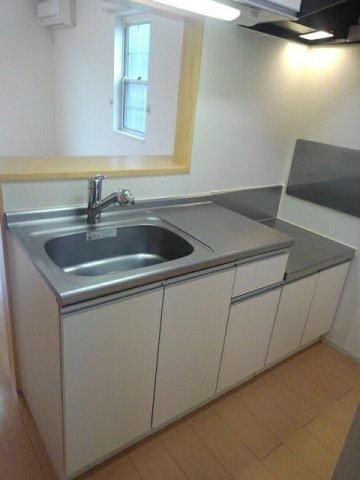 熊本市東区小山２丁目のアパートのキッチン|コンパクトなキッチンで掃除もラクラク