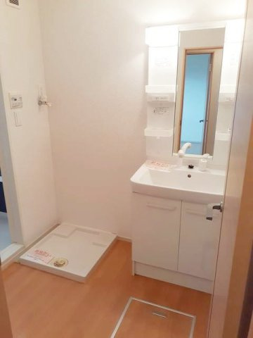 ウイング・コートの洗面所|脱衣スペースもあります