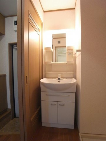 サンバティーク　ハウスＢの洗面所|脱衣スペースもあります