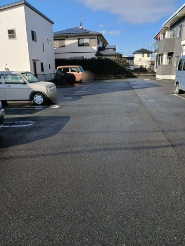 ル・プティ・ボヌールの駐車場|カースペースがあります