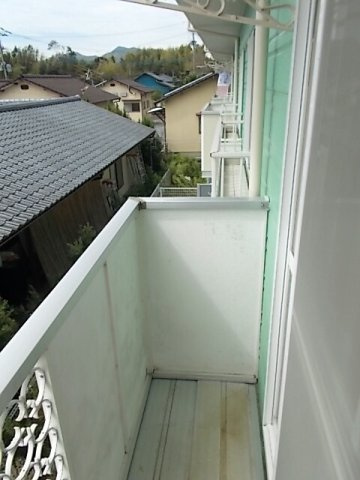 グリーンハイツ中西のバルコニー|外からの目が気にならないバルコニーで洗濯物が干せます
